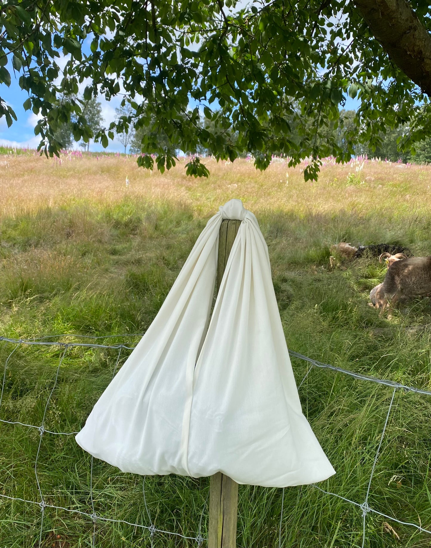 Väska – Vit väska med textur | Medium