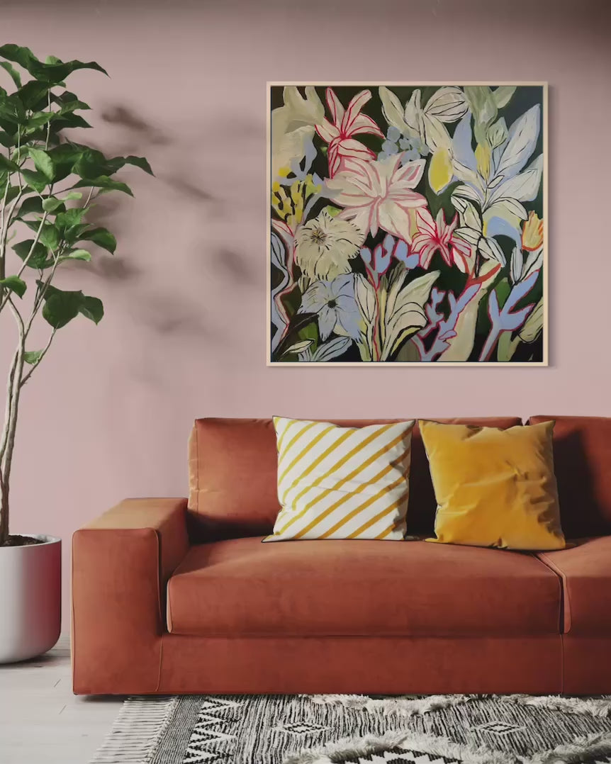 Filmklipp som visar originalmålningen ”Botanic Garden ” med blomstermotiv i inredningsmiljö av Karolina Palmér. 
