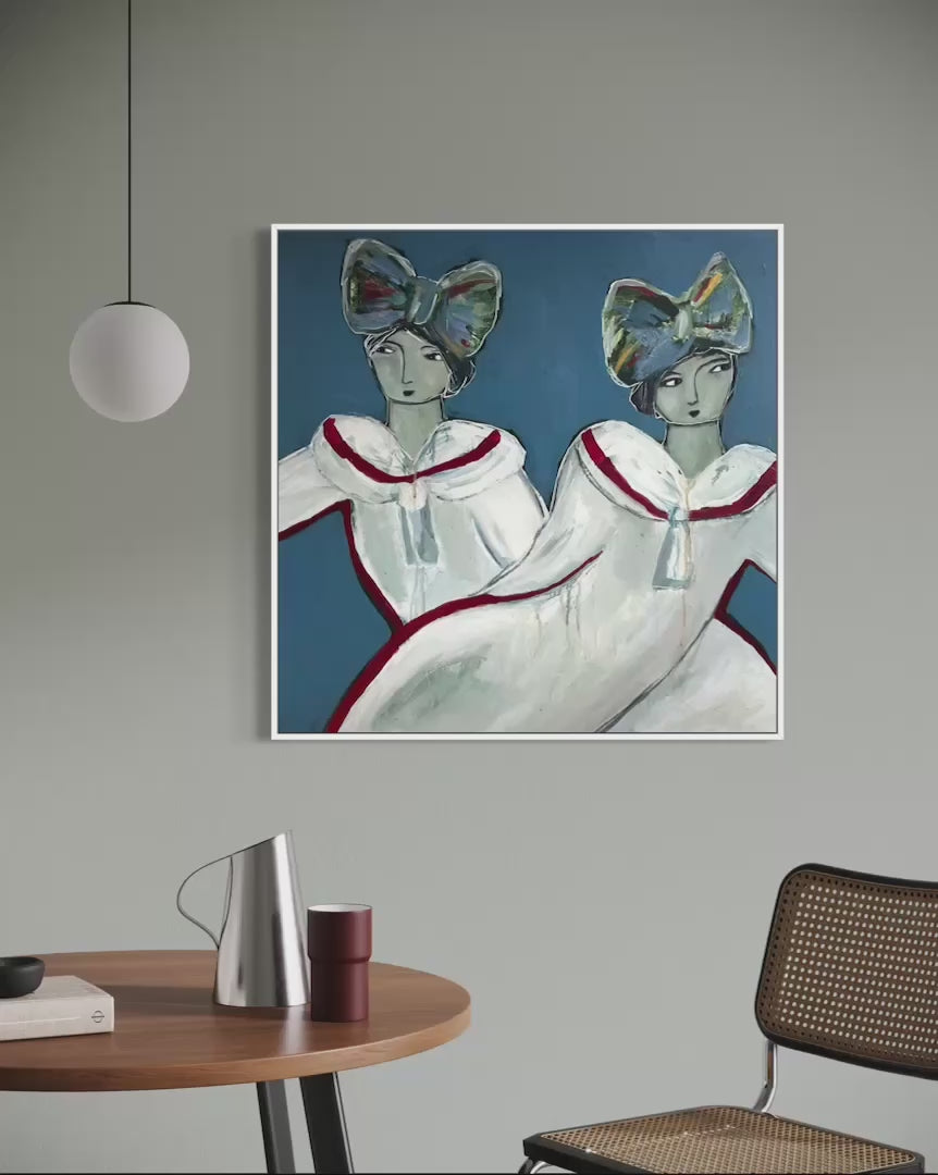 Filmklipp som visar originalmålningen ”Speglingar ” i rumsmiljö av Karolina Palmér. 