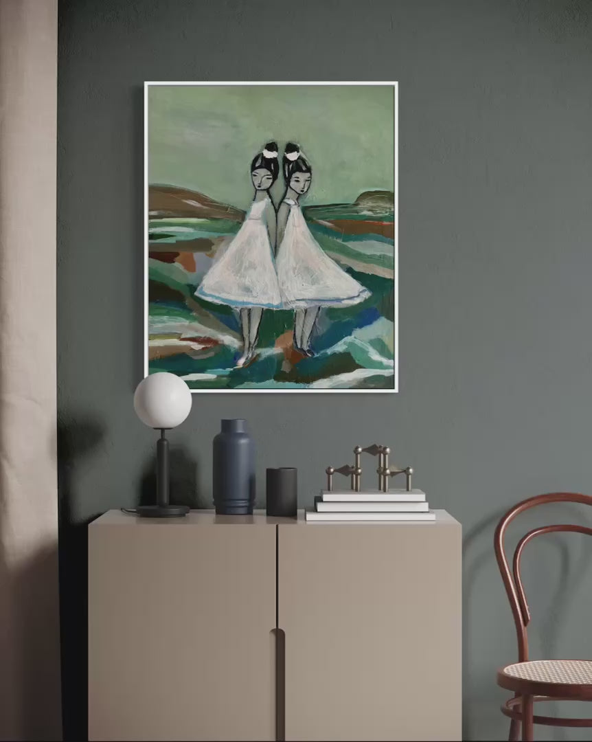 Filmsnutt som visar originalmålningen ”Under samma himmel” i  harmonisk rumsmiljö av Karolina Palmér. 
